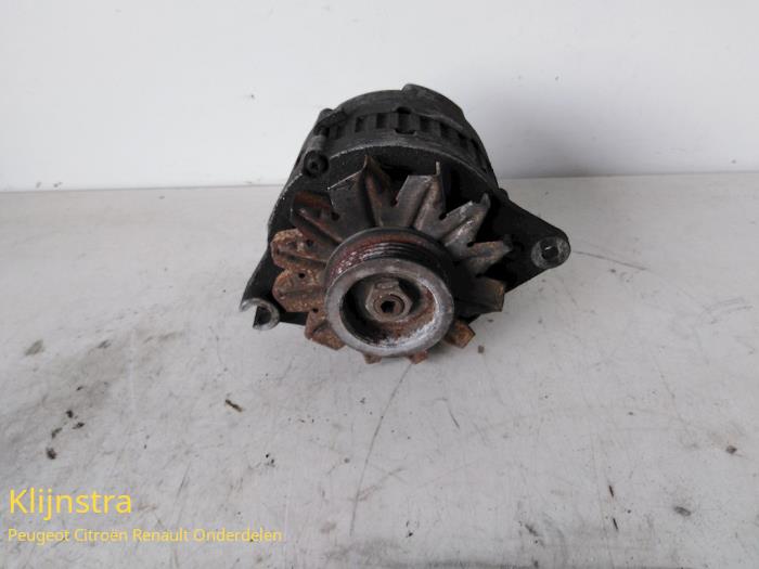 Used Dynamo Peugeot 405 I (15B) 1.9 MI 16 Price on request offered by Fa. Klijnstra & Zn. VOF