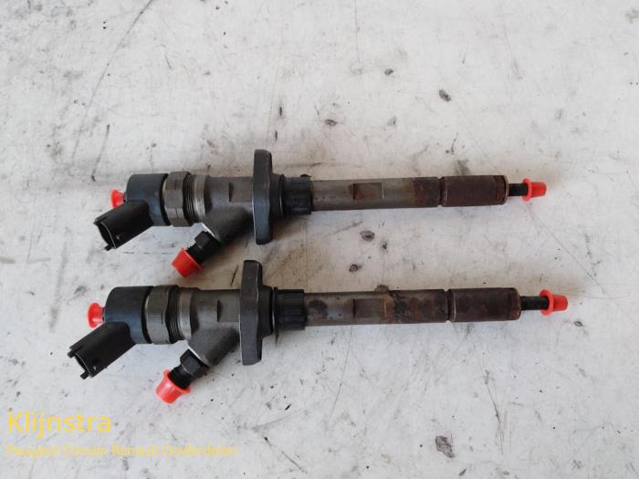 Usagé Injecteurs Peugeot 807 2.2 HDiF 16V Prix sur demande proposé par Fa. Klijnstra & Zn. VOF