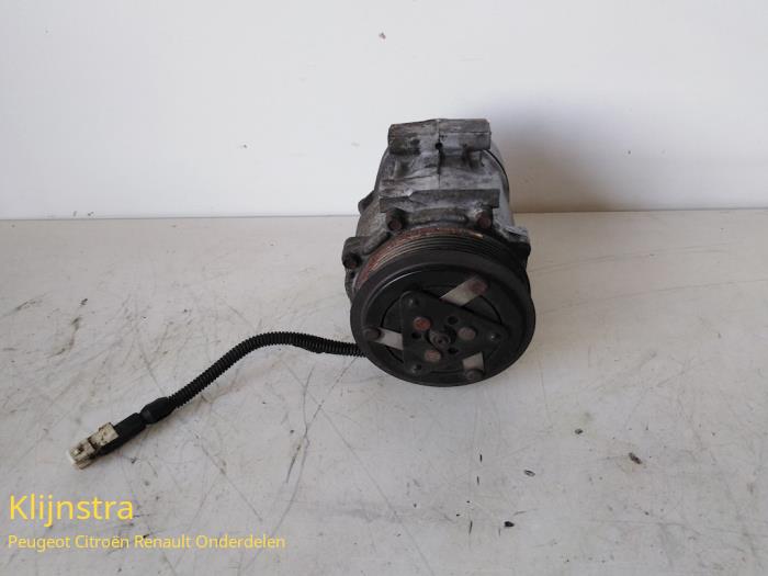 Air conditioning pump from a Peugeot 406 (8B) 2.0 16V ST,SV 2000
