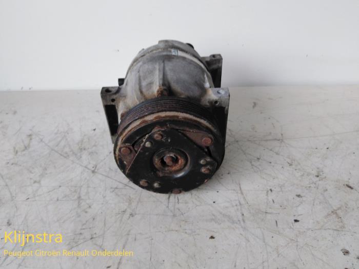 Air conditioning pump from a Renault Laguna II Grandtour (KG) 1.9 dCi 100 2003