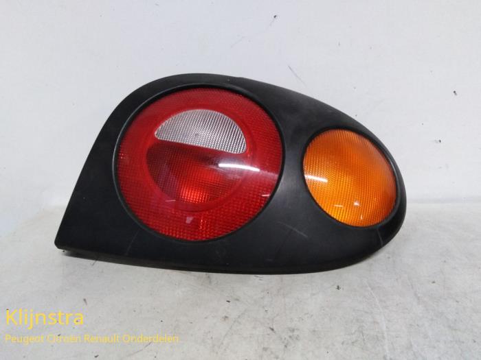 Begagnade Baklykta, höger Renault Megane (EA) 1.6i Pris på förfrågan erbjuds av Fa. Klijnstra & Zn. VOF