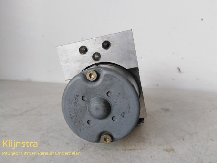Begagnade ABS-pump Peugeot 406 Break (8E/F) 1.8 16V Pris på förfrågan erbjuds av Fa. Klijnstra & Zn. VOF
