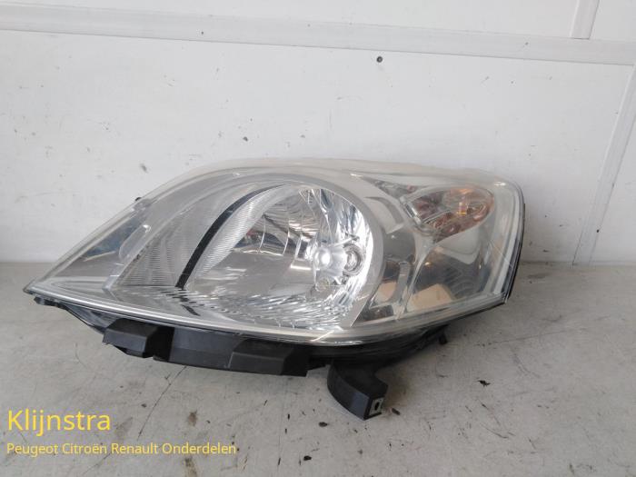 Używane Reflektor prawy Peugeot Bipper (AA) 1.4 HDi Cena na żądanie oferowane przez Fa. Klijnstra & Zn. VOF