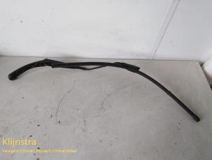 Used Front wiper arm Peugeot Bipper (AA) 1.4 HDi Price on request offered by Fa. Klijnstra & Zn. VOF