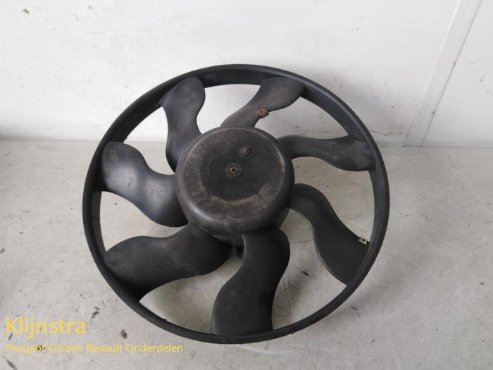 Cooling fans from a Peugeot 306 (7A/C/S) 1.8i 16V 1998