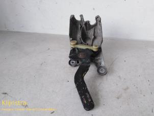 Used Gear-change mechanism Peugeot 407 (6D) 1.6 HDi 16V Price on request offered by Fa. Klijnstra & Zn. VOF