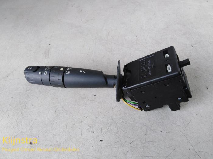 Używane Przelacznik swiatel Peugeot 607 (9D/U) 2.2 HDi 16V FAP Cena na żądanie oferowane przez Fa. Klijnstra & Zn. VOF