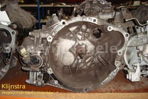 Used Gearbox Peugeot Expert (222/224) 2.0 HDi 110 16V Price on request offered by Fa. Klijnstra & Zn. VOF