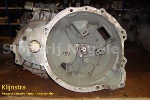 Used Gearbox Peugeot Boxer (230P) 2.5TD 12V Combi Price on request offered by Fa. Klijnstra & Zn. VOF