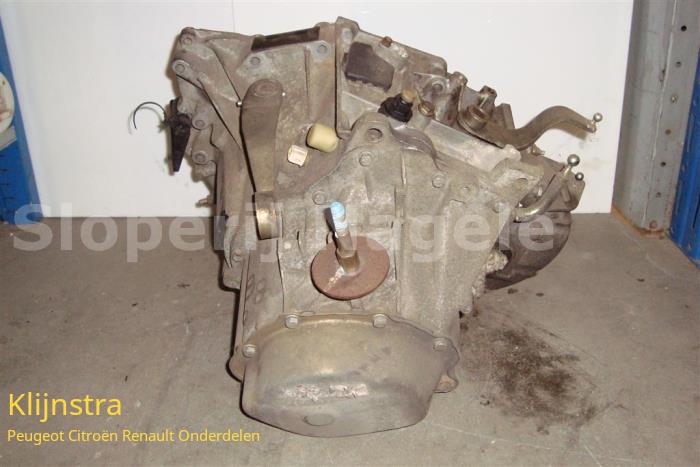 Getriebe van een Citroën Xsara (N1) 1.8i 16V Exclusive 1997