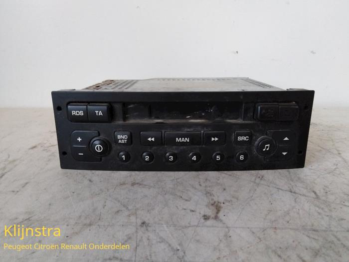 Radio Stereo Cassette Player Head Unit Peugeot 206 1998 OEM 964152308002  Philips