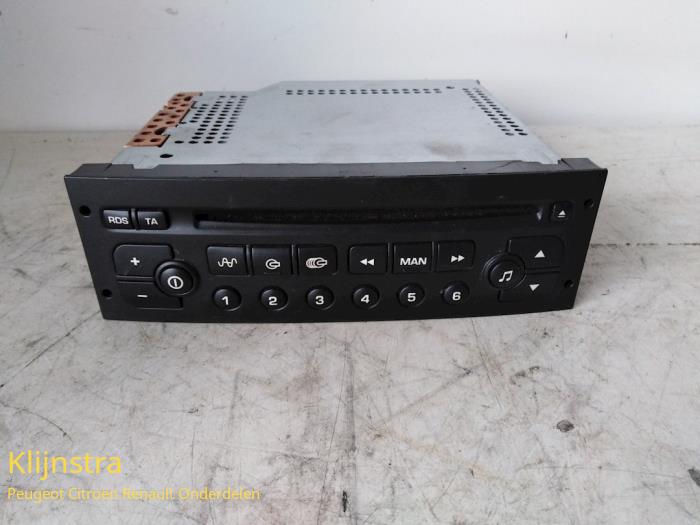 Radio CD Spieler van een Peugeot 307 SW (3H) 2.0 HDi 90 2003