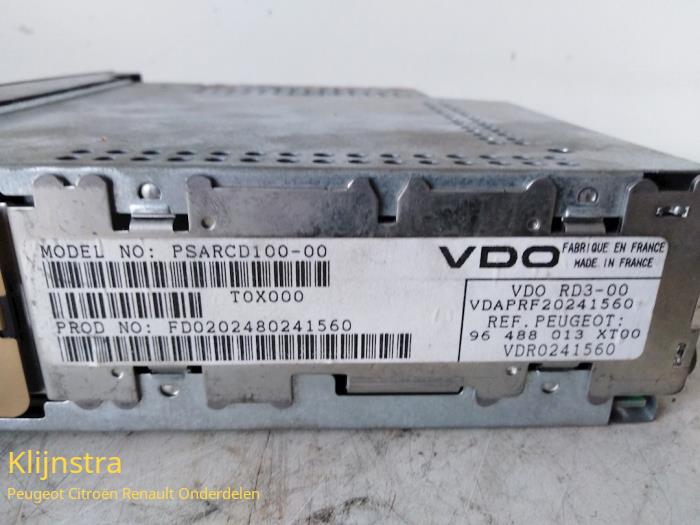 Radio CD player from a Peugeot 307 SW (3H) 2.0 HDi 90 2004