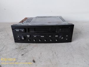 Used Radio/cassette player Peugeot 307 SW (3H) 2.0 HDi 90 Price on request offered by Fa. Klijnstra & Zn. VOF