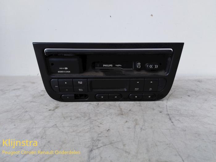 Radio/Cassette van een Peugeot 406 Coupé (8C) 2.0 16V 2001