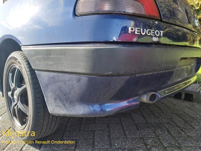 Stoßstange hinten van een Peugeot 306 (7D) 1.8 16V 1998