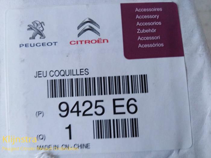 Obudowa lusterka prawego z Peugeot 508 2010