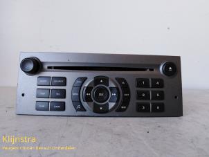 Used Radio CD player Citroen C5 II Break (RE) 2.0 HDiF 16V Price on request offered by Fa. Klijnstra & Zn. VOF