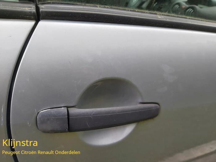 Door 2-door, right from a Citroën C3 Pluriel (HB) 1.6 16V 2003