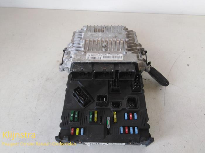 Engine management computer from a Peugeot 407 (6D) 2.0 HDiF 16V 2005