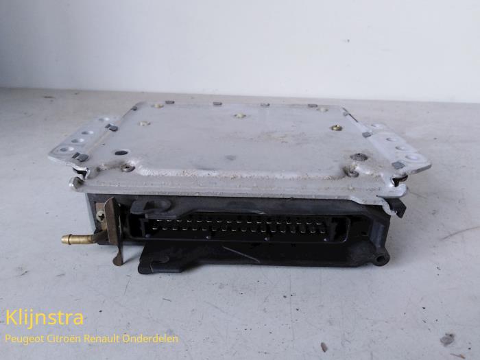 Engine management computer from a Peugeot 605 (6B) 2.0 SRi 1992