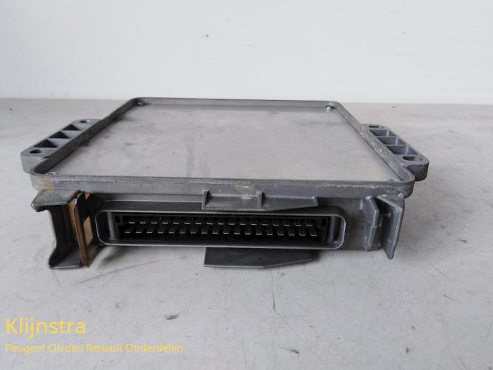Engine management computer from a Peugeot 405 II (4B) 1.6 1995