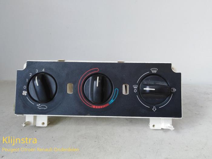 Panel de control de calefacción de un Peugeot 306 (7B) 1.4 SL,SR Kat. 1996