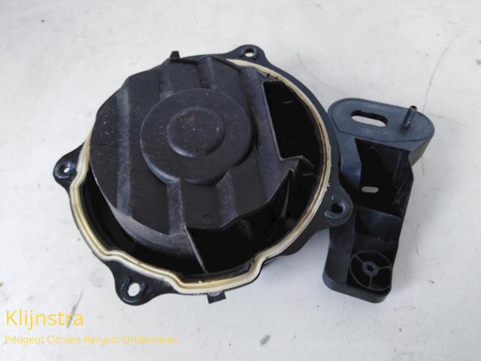 Speaker from a Citroën C5 III Tourer (RW) 2.0 HDiF 16V 2008