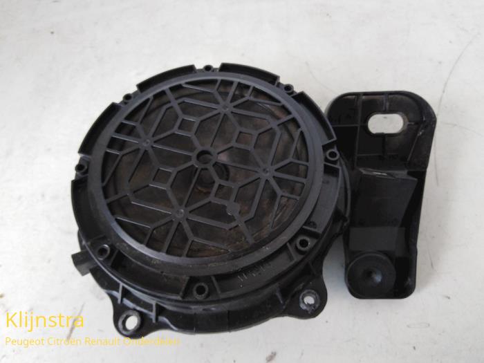 Speaker from a Citroën C5 III Tourer (RW) 2.0 HDiF 16V 2008