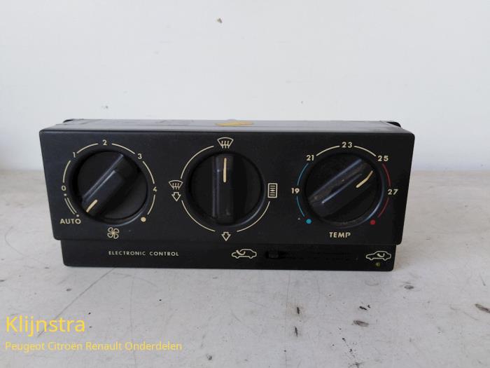 Heater control panel from a Peugeot 605 (6B) 3.0 SV 1992