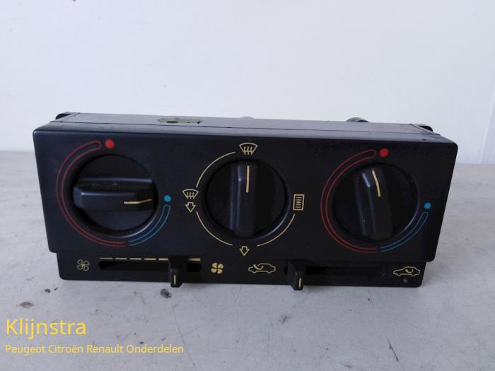 Heater control panel from a Peugeot 605 (6B) 2.0 SL,SLi 1990
