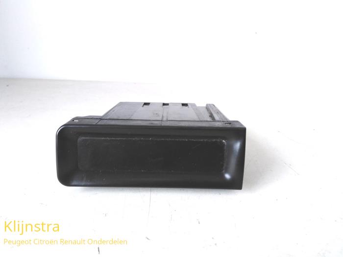Used Interior display Peugeot 406 Break (8E/F) 1.9 dT Price on request offered by Fa. Klijnstra & Zn. VOF