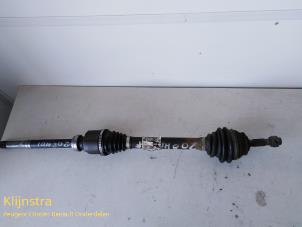 Used Front drive shaft, right Peugeot 208 Price on request offered by Fa. Klijnstra & Zn. VOF
