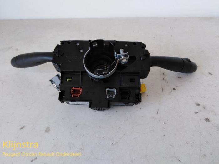Steering column stalk from a Peugeot 308 SW (4E/H) 1.6 HDiF 16V 2008