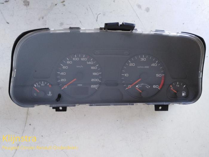 Cuentakilómetros de un Peugeot 306 Break (7E) 1.9 DT 1997