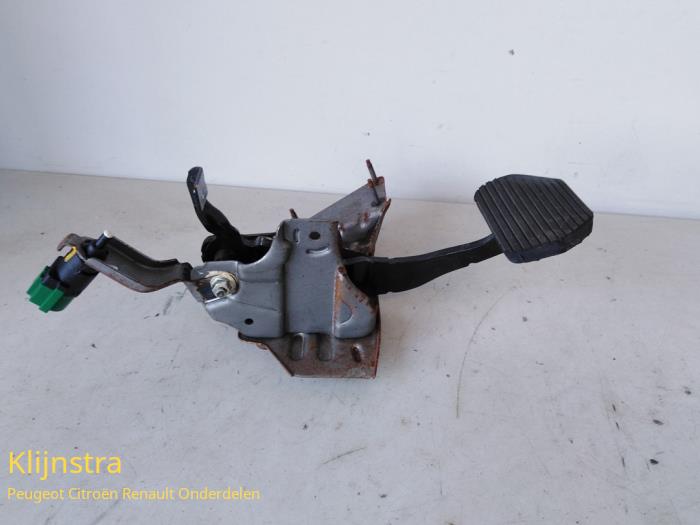 Brake pedal from a Peugeot 3008 2014