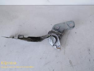 Used Bonnet Hinge Renault Clio III (BR/CR) 1.2 16V 65 Price on request offered by Fa. Klijnstra & Zn. VOF