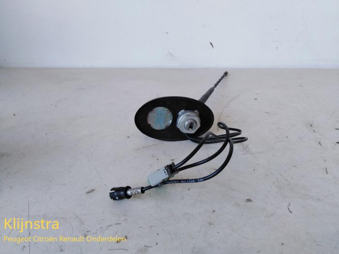 Antenna from a Peugeot 3008 2014