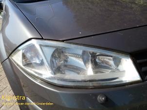 Używane Reflektor prawy Renault Megane II Grandtour (KM) 1.9 dCi 120 Cena na żądanie oferowane przez Fa. Klijnstra & Zn. VOF
