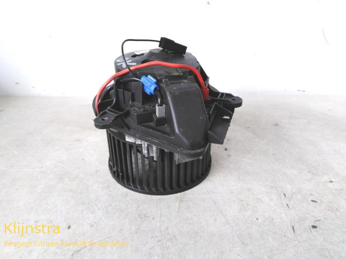 Motor de ventilador de calefactor de un Citroën Xsara Break (N2) 1.6i 16V 2002