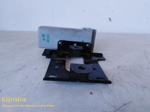 Used Central door locking relay Peugeot 205 II (20A/C) 1.4 Price on request offered by Fa. Klijnstra & Zn. VOF