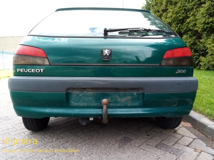 Stoßstange hinten van een Peugeot 306 (7A/C/S) 1.4 1997
