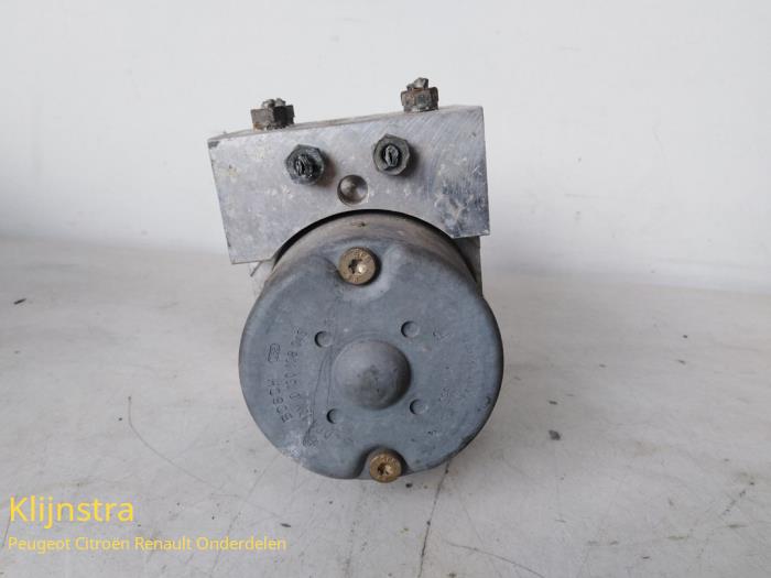 Used ABS pump Peugeot 306 (7A/C/S) 2.0 16V Price € 50,00 Margin scheme offered by Fa. Klijnstra & Zn. VOF