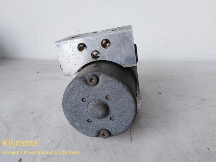 Usagé Bloc ABS Peugeot 306 Break (7E) 1.8i 16V Prix € 50,00 Règlement à la marge proposé par Fa. Klijnstra & Zn. VOF