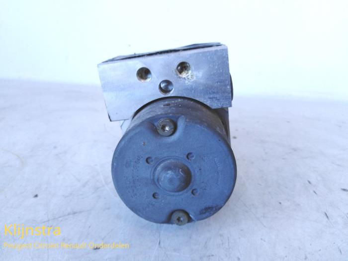 Usagé Pompe ABS Peugeot 406 Coupé (8C) 2.9 V6 24V Prix sur demande proposé par Fa. Klijnstra & Zn. VOF