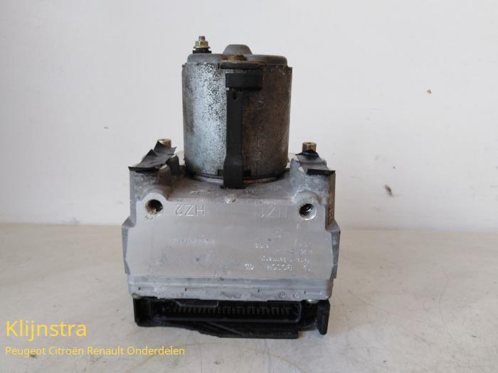 Begagnade ABS-pump Peugeot 406 (8B) 2.0 S,SL,ST,STX 16V Pris på förfrågan erbjuds av Fa. Klijnstra & Zn. VOF
