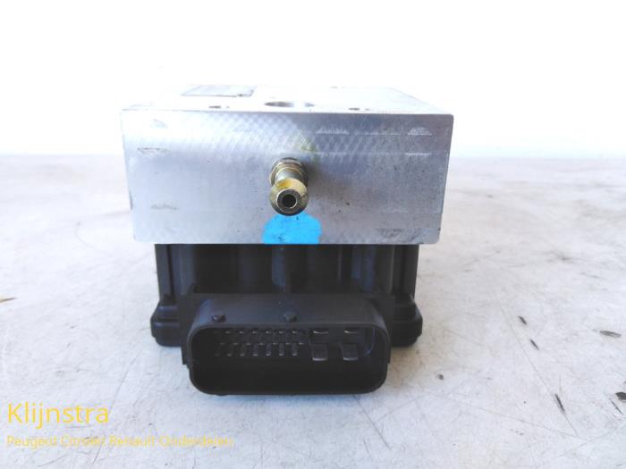 Begagnade ABS-pump Citroen Xantia (X2/X7) 1.8i X,SX,Harmonie,Sensation 16V Pris på förfrågan erbjuds av Fa. Klijnstra & Zn. VOF