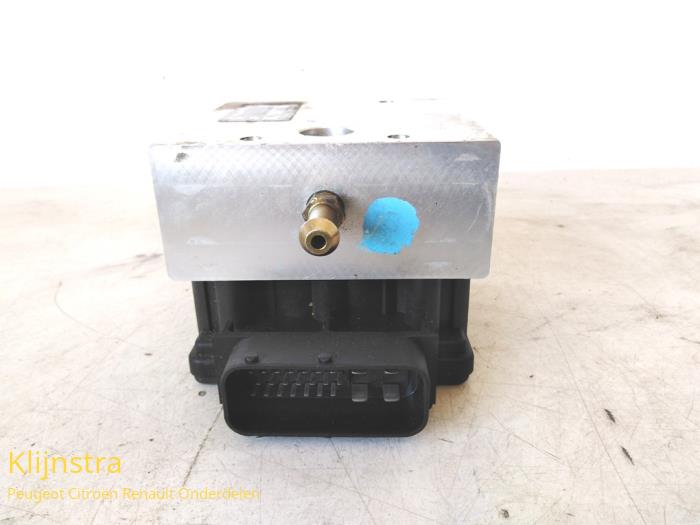 Begagnade ABS-pump Citroen Xantia (X2/X7) 2.0 HDi 90 Pris på förfrågan erbjuds av Fa. Klijnstra & Zn. VOF