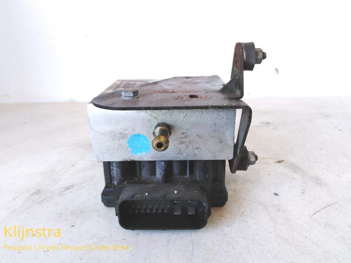 Used ABS pump Citroen Xantia (X2/X7) 2.0i 16V Price on request offered by Fa. Klijnstra & Zn. VOF