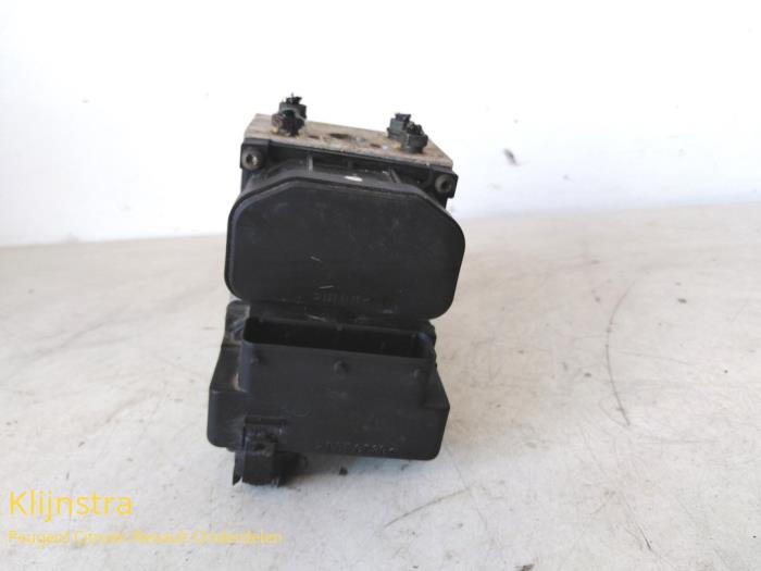 ABS pump from a Peugeot 306 (7A/C/S) 1.8i 16V 1998